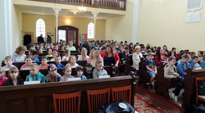 Kép: Pünkösdölés a Rozsnyói Református Egyházközségben és Alapiskolájában