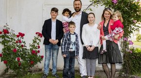 Kép: Öt gyermekkel is boldogan