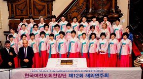 Kép: Komáromban adott koncertet a Koreai Presbiteriánus Egyház Nőszövetségi Énekkara