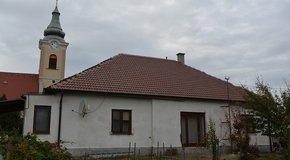 Kép: 40 ezer euróért újult meg a perbetei parókia