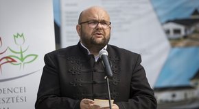 Kép: Egy fogaskerék vagyok az egész gépezetben
