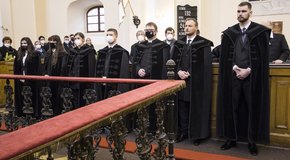 Kép: Krisztushoz kötődni – Ünnepi istentisztelettel nyitották meg a Zsinat ülését