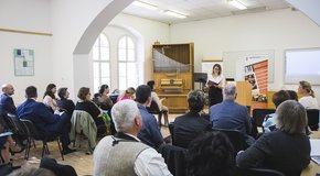 Kép: Az élő igének és az Istent dicsőítő hangnak egymás mellett a helye