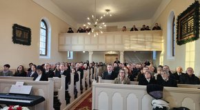 Kép: A Duna-partján ékeskedő kis ékszerdoboz